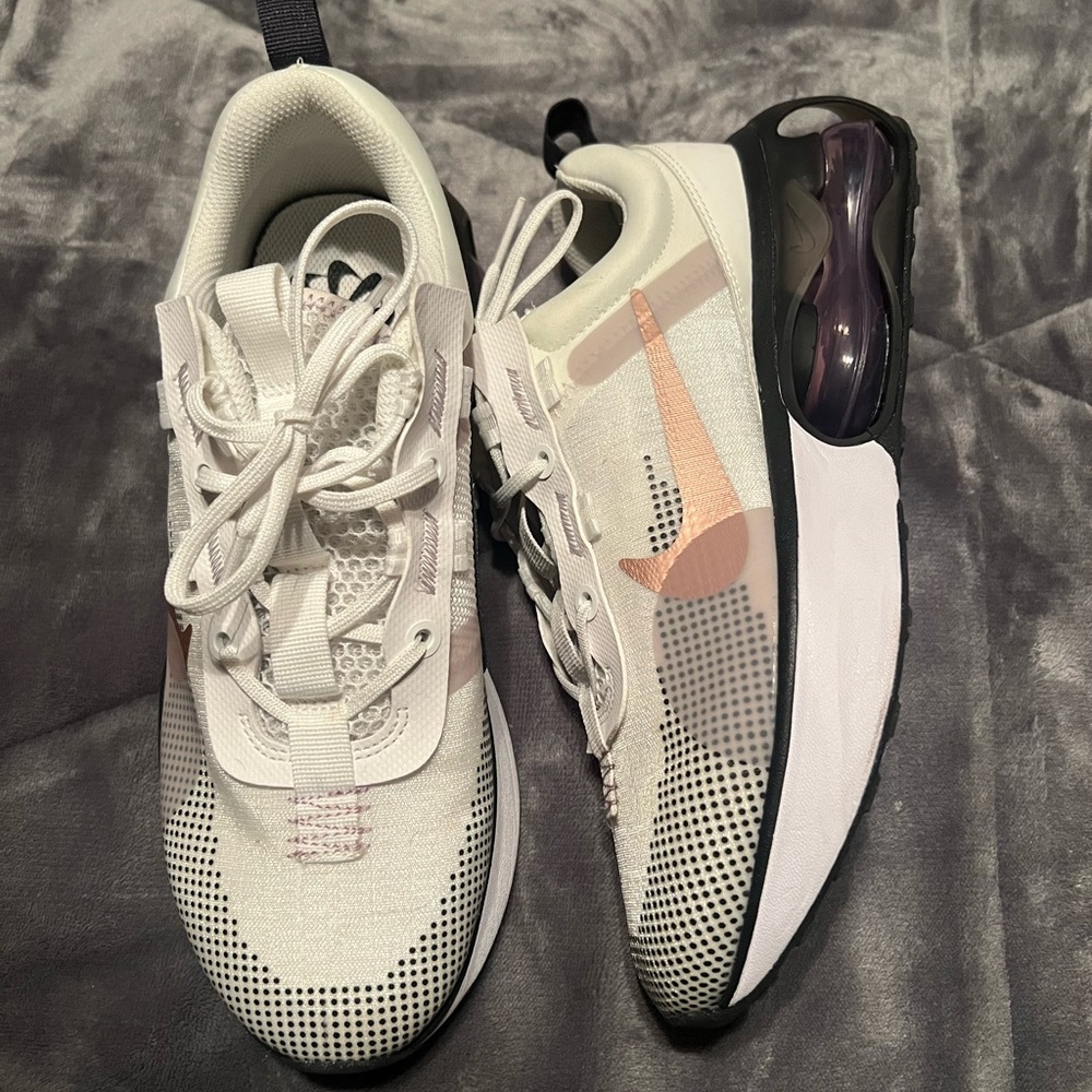 Brand new girls Nike air max size 7y